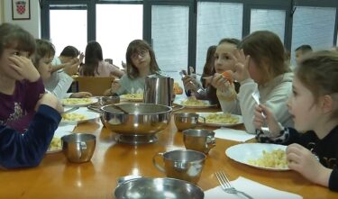 Slika od Novi okusi u školskoj kuhinji: Zadarski učenici pripremili zdrave i ukusne obroke, imali su ih prilike probati i turisti