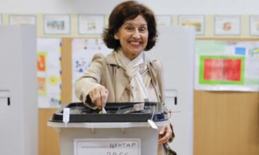 Slika od Oporbena kandidatkinja vodi na predsjedničkim izborima u Sjevernoj Makedoniji