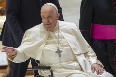 Slika od Papa Franjo potvrdio: ”Crkva je protiv promjene spola, rodne ideologije i surogat majčinstva”