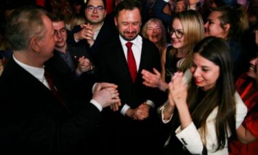 Slika od PiS osvojio najviše glasova, Tuskova stranka pobijedila u većini regija