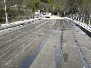 Slika od Pogledajte kako se odvijaju radovi na asfaltiranju Mosta Ombla