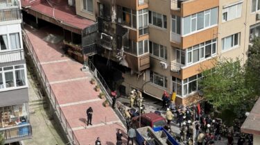 Slika od Požar u Istanbulu u kojem je poginulo 29 ljudi izazvale iskre od varenja