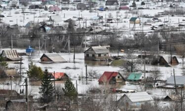 Slika od Sirene u Rusiji i Kazahstanu: Stotine domova poplavljeno, evakuirano 100.000 ljudi