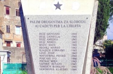 Slika od Spomenik antifašističkim borcima promptno saniran; Na vandalizam reagirali gradonačelnik Filipović i njegovi zamjenici