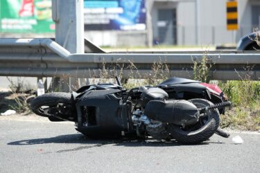 Slika od Teška prometna nesreća kod Sinja: Motociklist poginuo, promet zaustavljen za sav promet