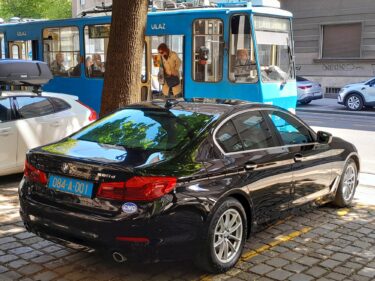 Slika od Tramvaji u Zagrebu stajali zbog BMW-a s diplomatskim tablicama