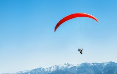 Slika od Tri Rusa oborila rekord u skoku s padobranom i testirala novi komunikacijski sustav