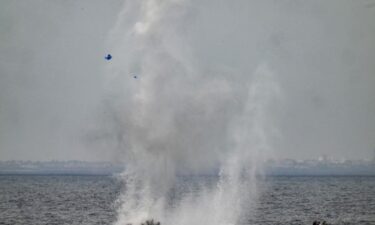 Slika od Ukrajina tvrdi da je oštetila ruski spasilački brod na Krimu