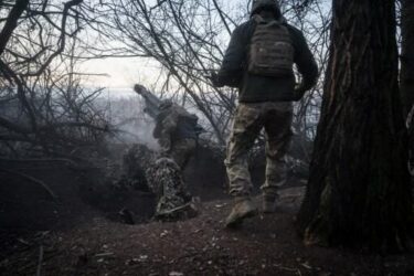 Slika od Ukrajinska obrana se povlači pred Rusima, osim u jednom gradu. Brane ga pripadnici elitnog Azova