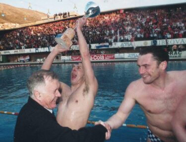 Slika od Umjesto najave utakmice s Crvenom zvezdom. Na današnji dan prije 24 godine bila je festa u Gružu, a nevjerojatno koliko je trofeja osvojeno od tad!