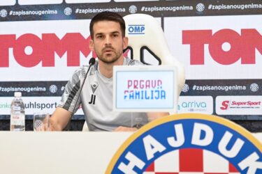 Slika od Uskoro će se javnosti obratiti Hajdukov trener; Malo je što u hrvatskom javnom prostoru danas manje bitno