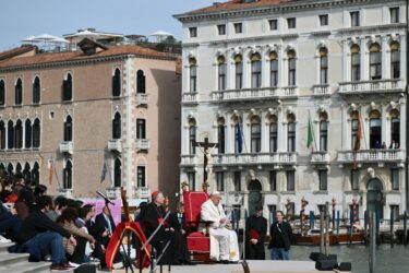 Slika od Uveli naplatu ulaska u grad, a danas im stiže Papa Franjo. To mu je prvo putovanje nakon sedam mjeseci