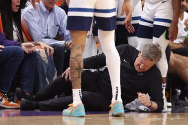 Slika od Veteran NBA lige se u punom trku zaletio i ‘pokosio’ trenera svoje ekipe: Došlo je do teške ozljede