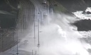 Slika od VIDEO Biste li se usudili prijeći? Pogledajte ogromne valove na cesti usred oluje u Britaniji