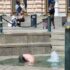 Slika od VIDEO Bizarne scene u Zagrebu: ‘Tip se kupa u Manduševcu! Čak i roni! Kao da je usred plaže…’
