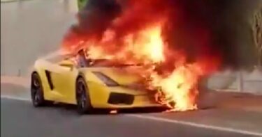 Slika od VIDEO Dva Indijca se posvađala pa jedan u bijesu zapalio Lamborghini