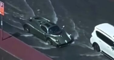 Slika od VIDEO Kakav car: Pogledajte u čemu se vozio poplavljenim ulicama Dubaija