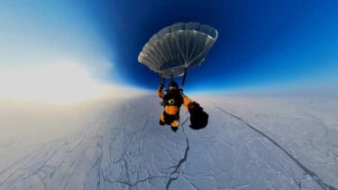 Slika od VIDEO Kakav skok! Padobranom skočili iz stratosfere na Sjeverni pol, Rusi oborili svjetski rekord