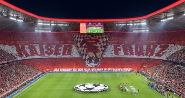 Slika od VIDEO Koreografija navijača Bayerna u čast legende