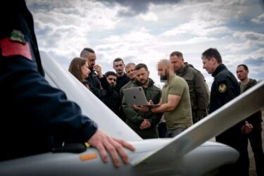 Slika od Zelenskom predstavljen novi model ukrajinske bespilotne letjelice – evo što sve može