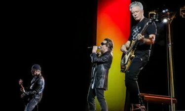 Slika od Zvijezda grupe U2 razvodi se nakon 11 godina braka