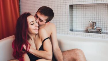 Slika od 12 stvari koje većina ljudi misli da zna o seksu, ali se varaju