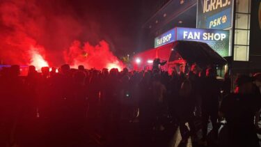 Slika od 24sata na Dinamovom noćnom slavlju: Ristovski je vrijeđao Rijeku, stotine navijača feštalo