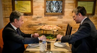 Slika od Američki državni tajnik u kijevskoj pizzeriji: Toplo je preporučujem