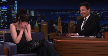 Slika od Anne Hathaway doživjela neugodan trenutak u emisiji, svi hvale reakciju voditelja