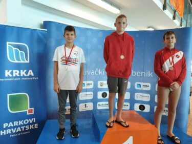 Slika od Ante Paladin na plivačkom mitingu u Korčuli osvojio zlato, srebro i broncu: Klara Pilipac jedina je plivačica s medaljom
