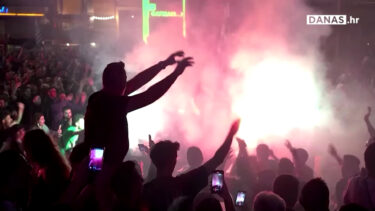Slika od Atena noćas nije spavala: Tisuće ljudi na ulicama slavilo naslov europskog prvaka