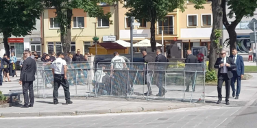 Slika od Atentat u Slovačkoj! Ustrijeljen premijer Robert Fico. Cure snimke s mjesta događaja