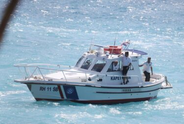 Slika od Brod se nasukao kod otoka Žirja, peteročlana posada spašena