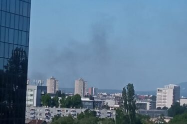Slika od Crni dim nad Zagrebom: Buknuo požar na Trešnjevci, vatrogasci brzo stigli na intervenciju