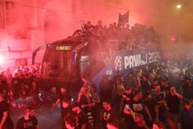 Slika od Dinamo proslavio naslov prvaka pred tisućama navijača na Trgu bana Josipa Jelačića