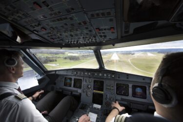 Slika od Drama na letu za Split, putnik htio ući u pilotsku kabinu: ‘Nastala je strka, odveli su ga u lisicama’