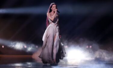 Slika od Eurosong s Fashion Guruom: Zgodna Izraelka je podigla prašinu, a haljina? Takvih se Matija Vuica našivala…