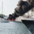 Slika od FOTO: Buktinja gutala brodove, ljudi skakali u more, čule se i eksplozije