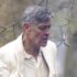Slika od George Clooney snimljen usred šume u rastresenom stanju