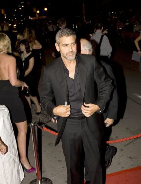 Slika od George Clooney stari kao dobro vino: Teško ćete pogoditi koliko danas svjećica puše