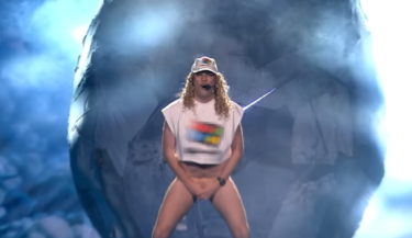 Slika od Gledatelji Eurosonga su pomislili da je predstavnik Finske gol na pozornici