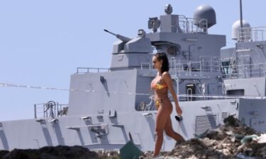 Slika od Golemi francuski ratni brod uplovio u Split, pogledajte tu raskoš