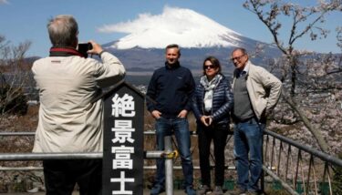 Slika od Gradić u Japanu podigao ogradu. Ne želi da turisti fotografiraju planinu
