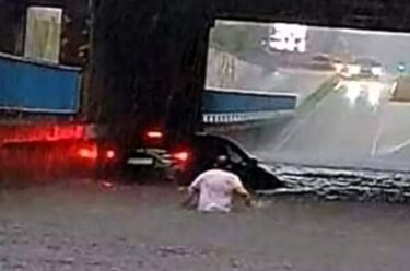Slika od Heroj koji je spasio čovjeka iz potopljenog auta: ‘Vozač je bio je u šoku, nije reagirao’