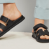 Slika od H&M-ove sandale od 28 eure izgledaju slično Hermesovim Chypre sandalama od 710 eura