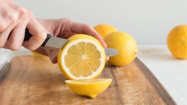 Slika od Iscijedite limunov sok bez nereda: Trebate samo čačkalicu