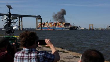 Slika od Istražitelji tvrde: Brod koji je udario u most u Marylandu nekoliko puta ostao bez struje