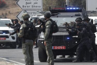 Slika od Izraelska policija pretresla urede Al Jazeere u Jeruzalemu nakon zabrane rada