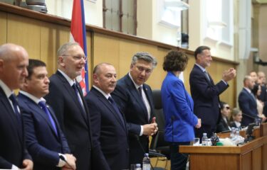 Slika od Jandroković ponosno plješće, kod Butkovića hladan ‘poker face’: Pogledajte rakcije nove Vlade