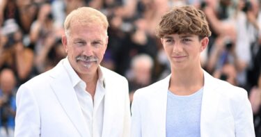 Slika od Kevin Costner pozirao sa sinom (15) u Cannesu, fanovima za oko zapeo jedan detalj